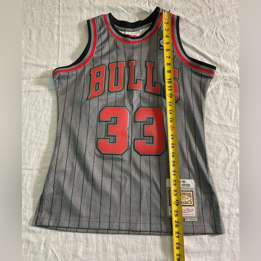 Mitchell & Ness Scottie Pippen Jersey Mens 1995 Chicago Bulls Grey HWC Swingman - Picture 9 of 14